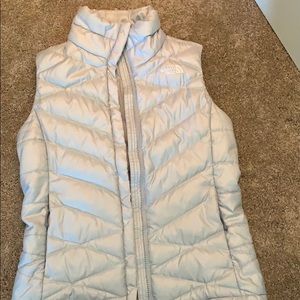 North face vest !!!!